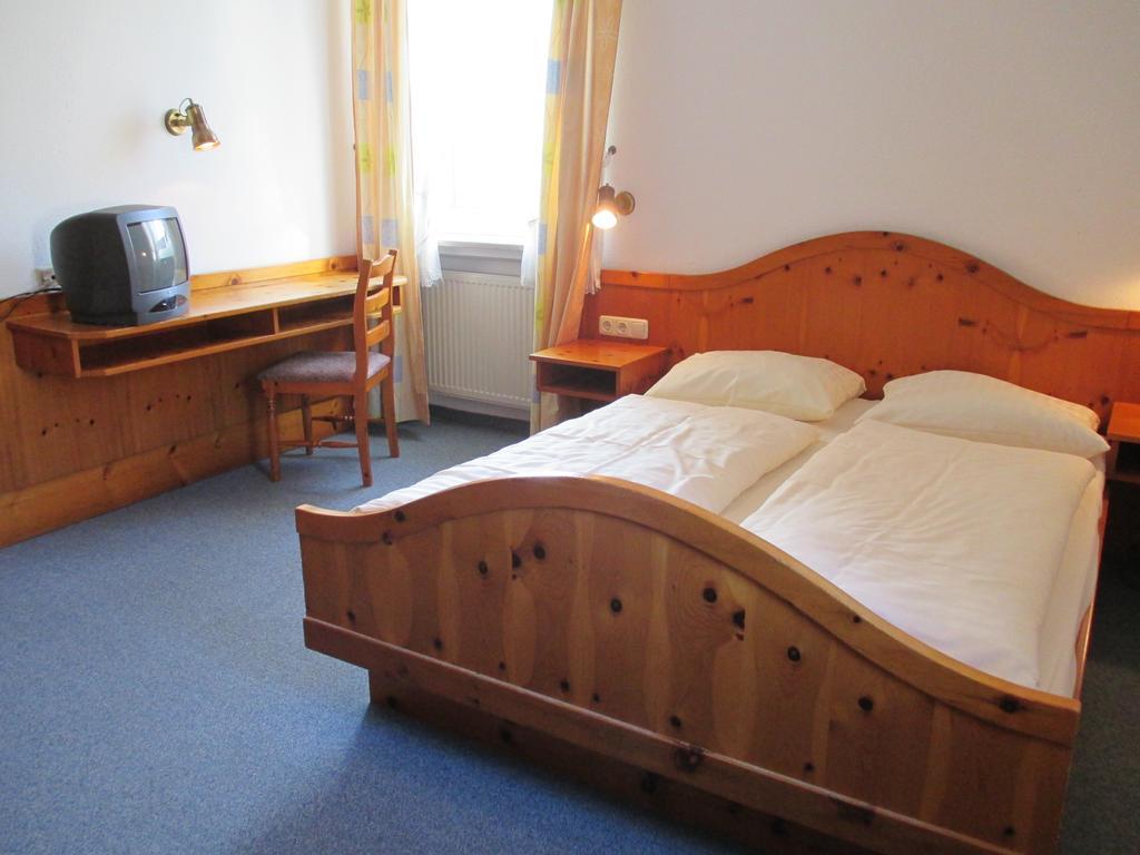 Hotel & Gaestehaus Krone ไกเซิลวินด์ ภายนอก รูปภาพ